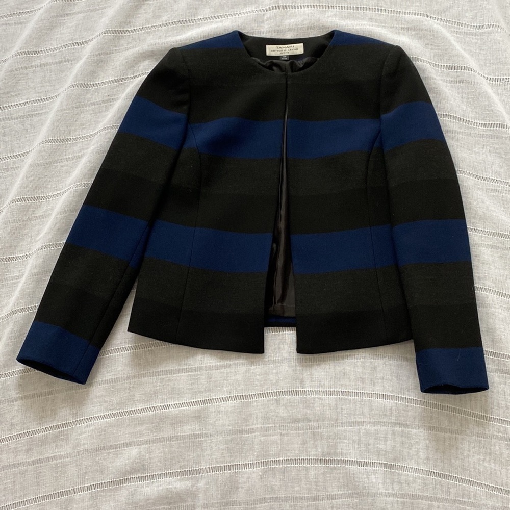 Tahari structured blazer with bold black and blue strips. - Picture 5 of 13